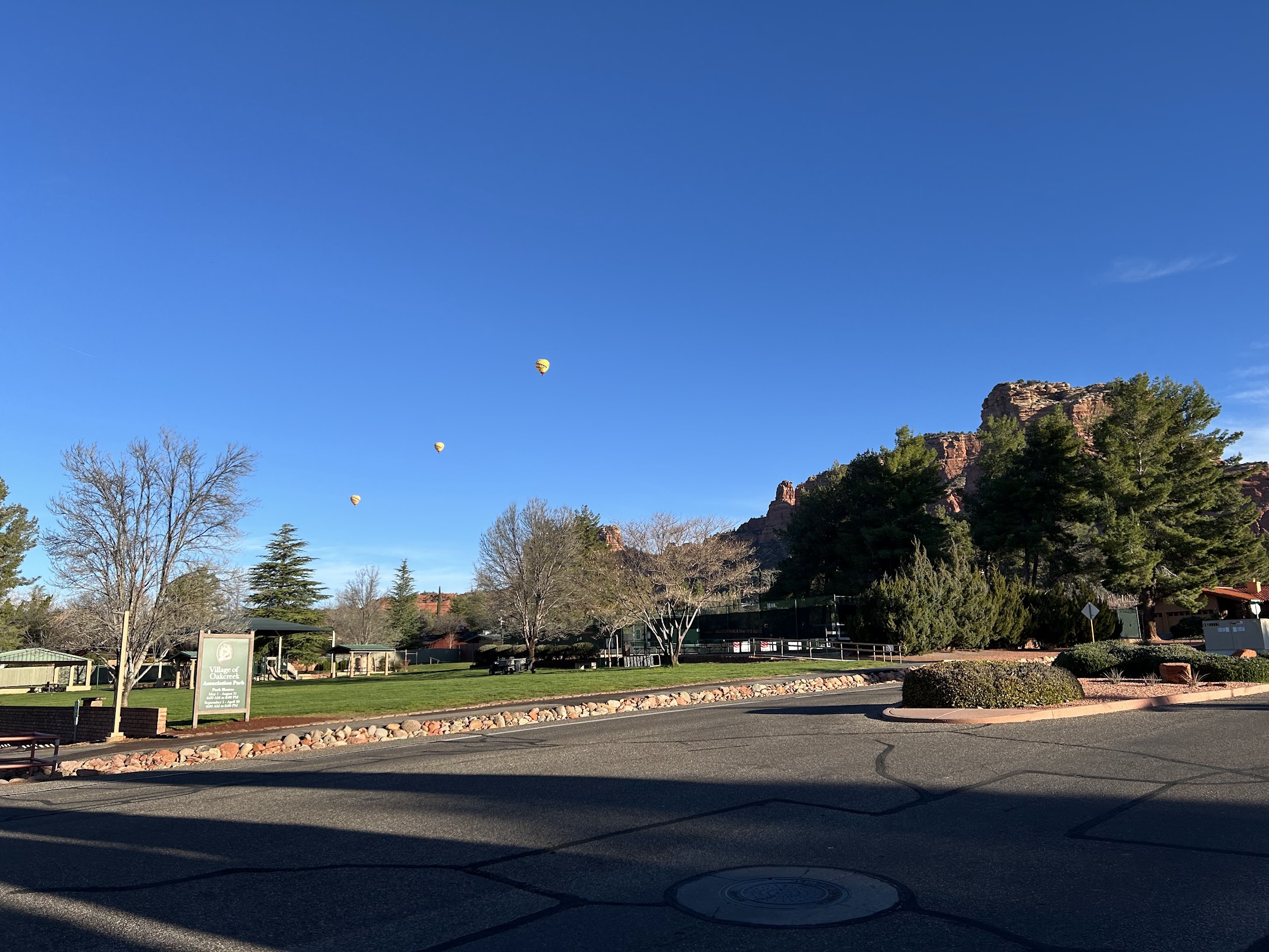 Village of Oak Creek park with hot air balloons and red rock cliffs on a morning run